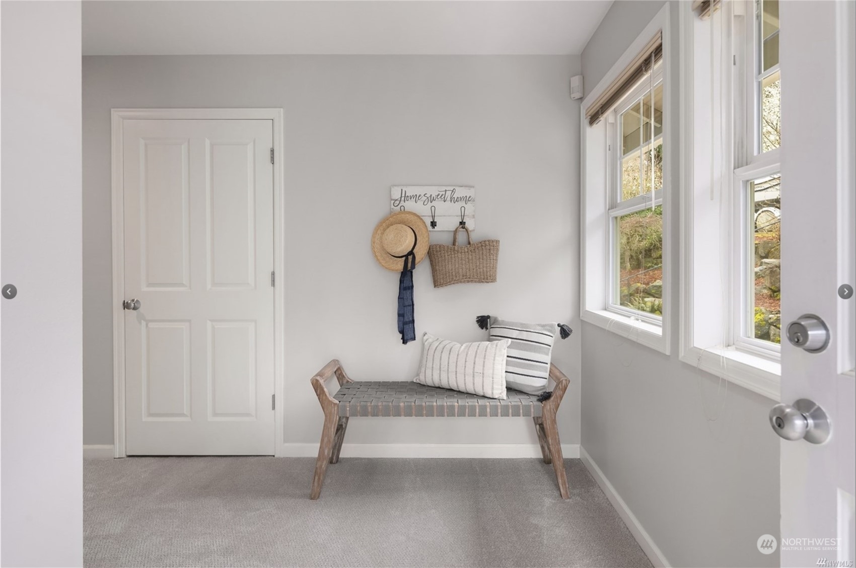 Property Photo: 9519 B SE 71st Street WA 98040