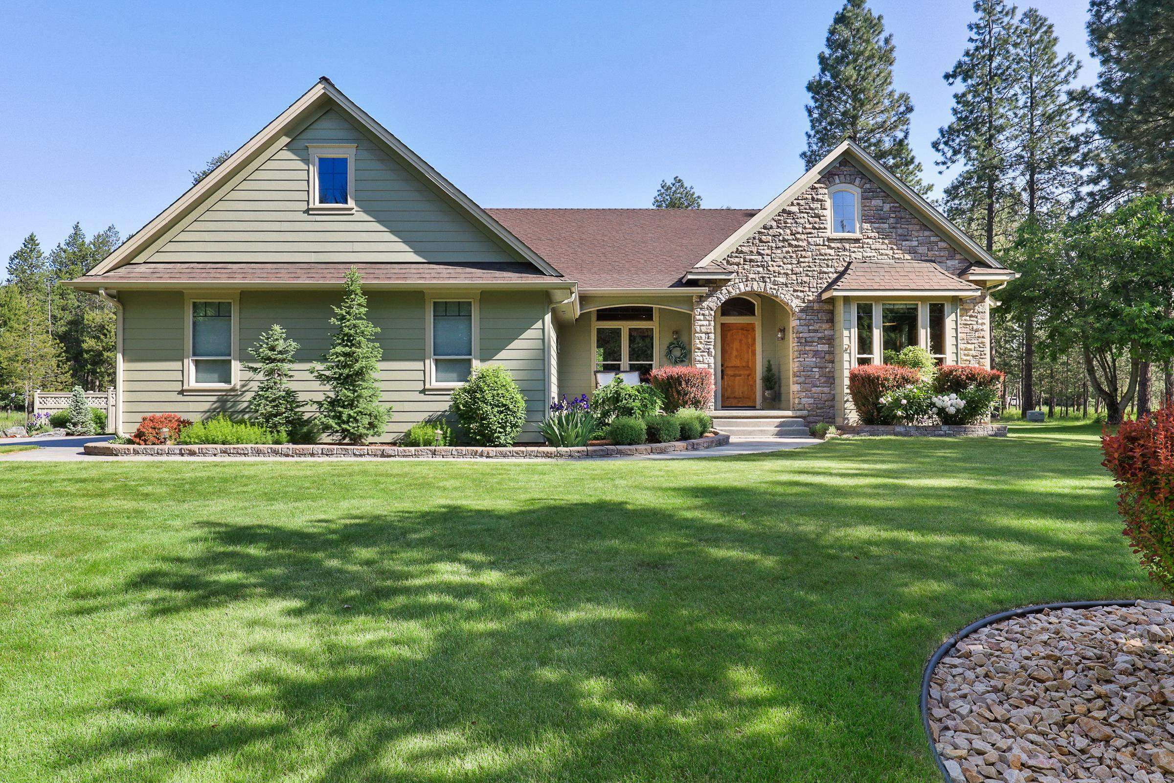 Property Photo: 2211 E Whispering Springs Ln WA 99005
