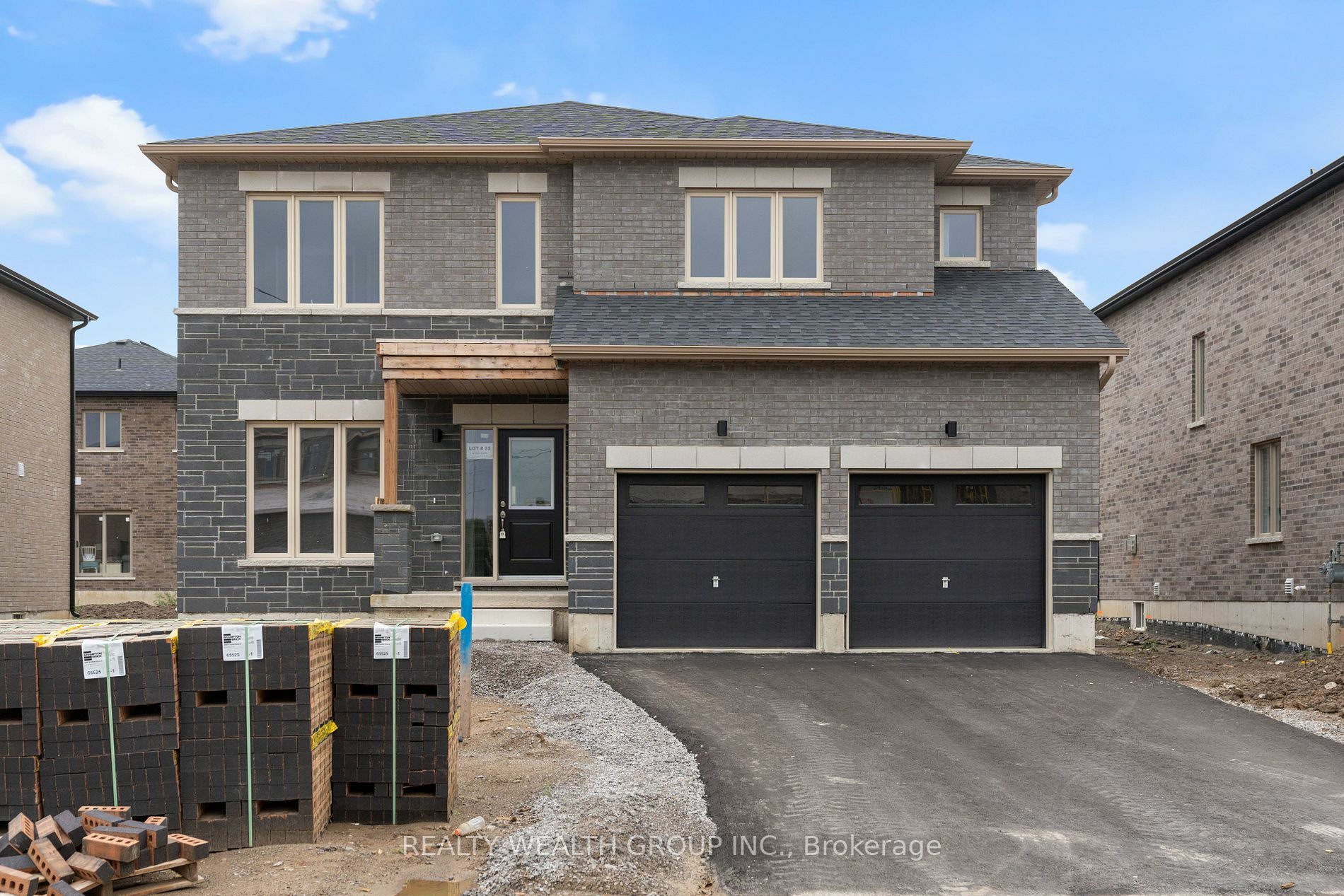 Property Photo:  18 Tulip Cres Cres E  ON N3Y0G9 