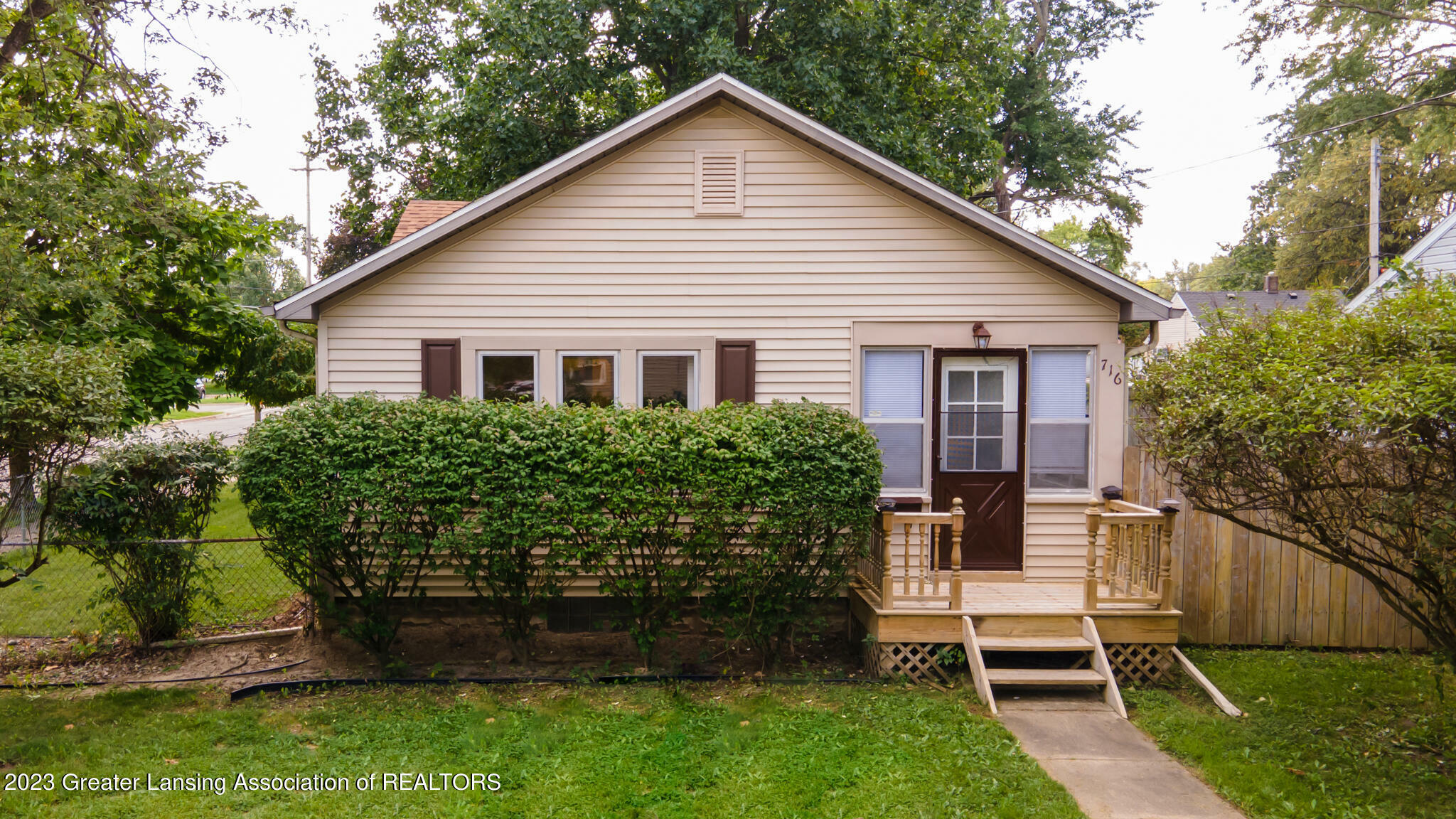 Property Photo:  716 Denver Avenue  MI 48910 