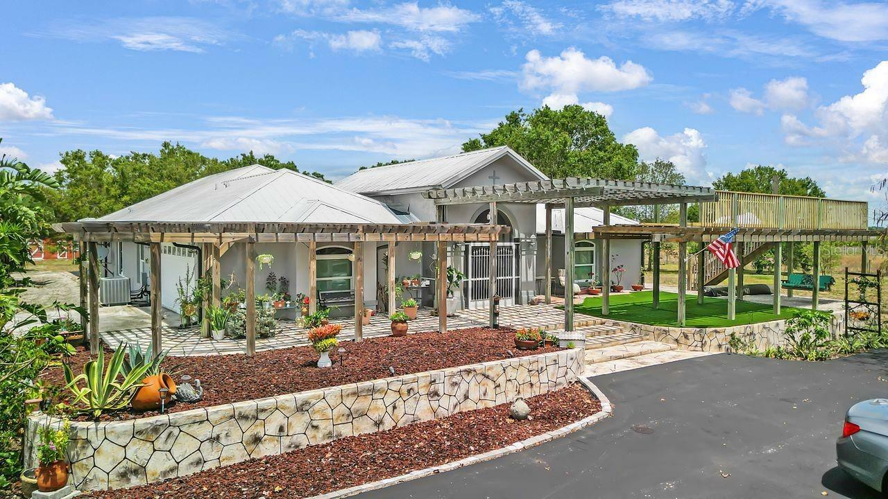 Property Photo: 3935 70th Avenue NE FL 34120