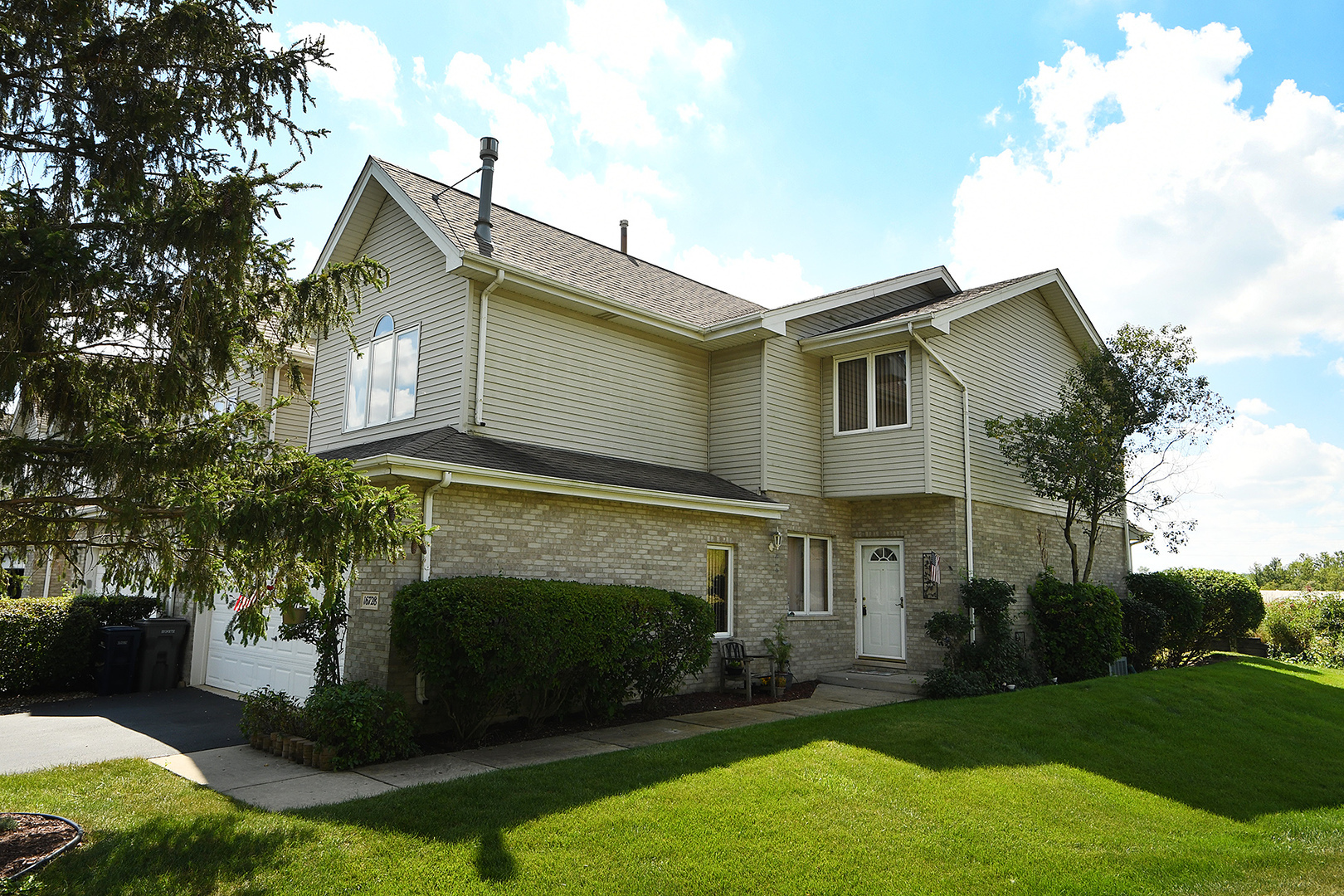 Property Photo: 16728 Summercrest Avenue IL 60467