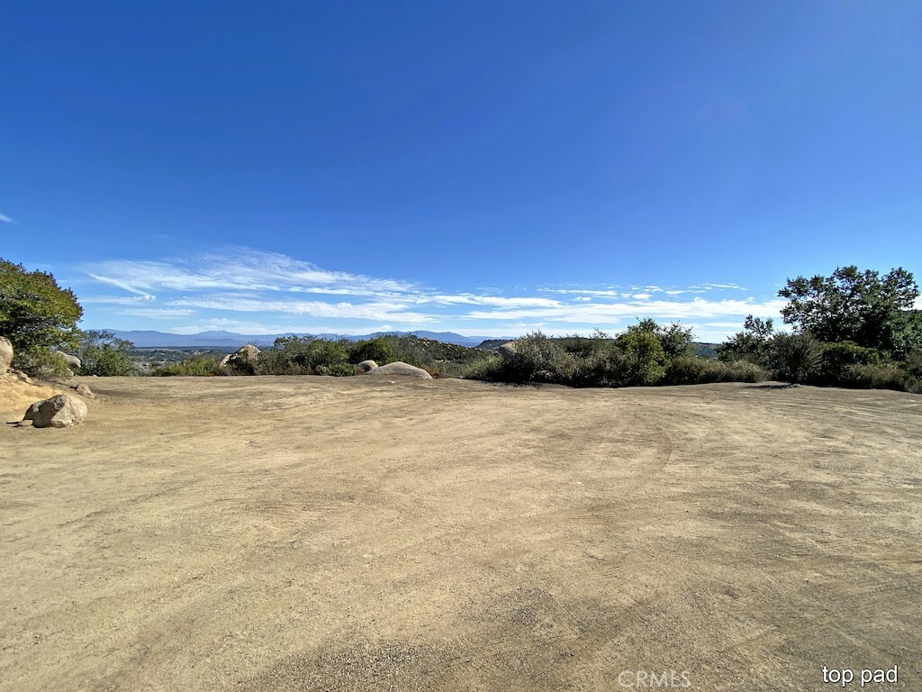 Property Photo:  43120 Avenida Escala  CA 92562 