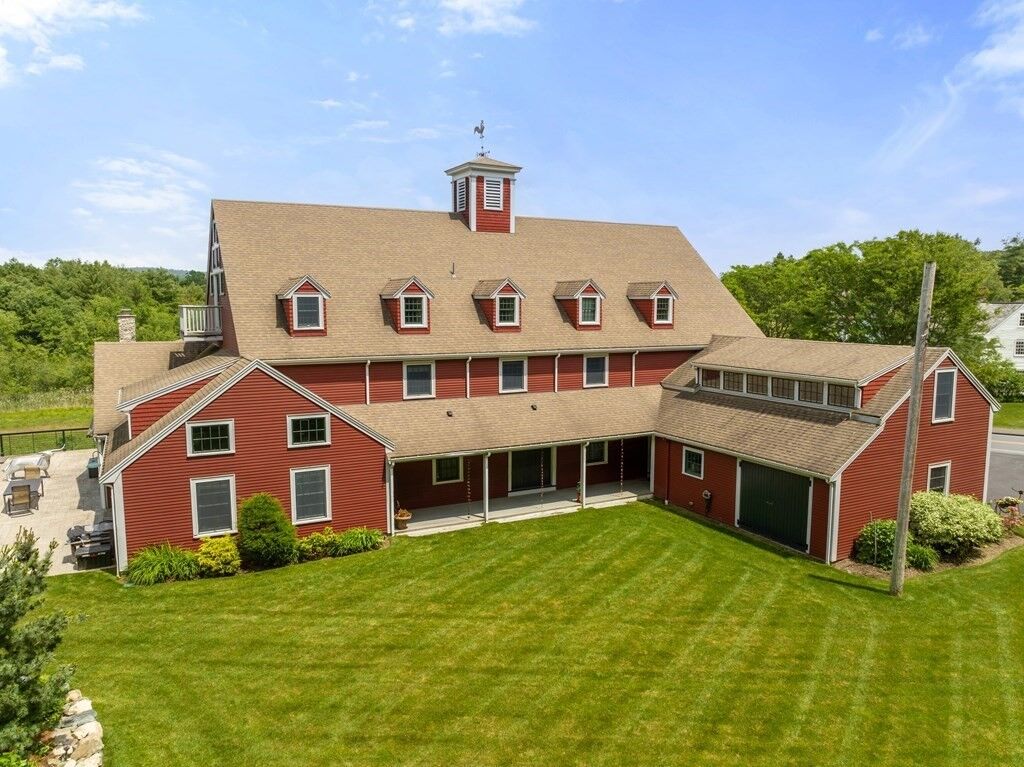 Property Photo: 154 Church St MA 02493