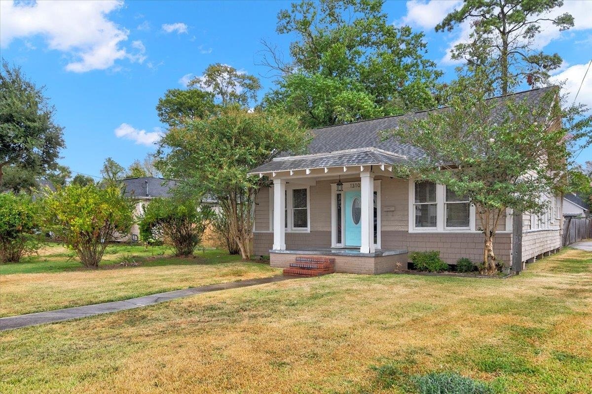 Property Photo: 1310 Central TX 77706
