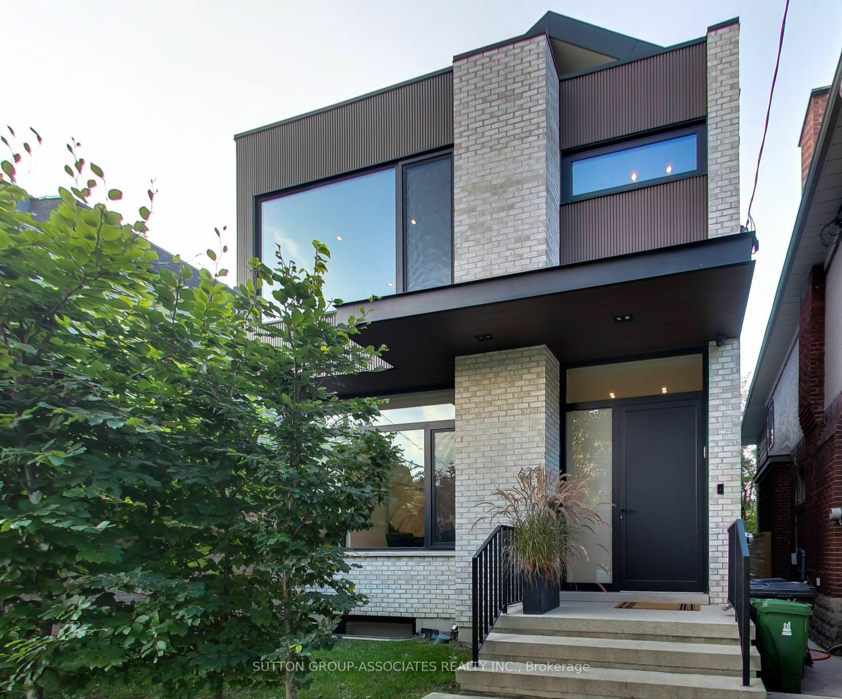 Property Photo: 629 Rushton Rd ON M6C2Y8