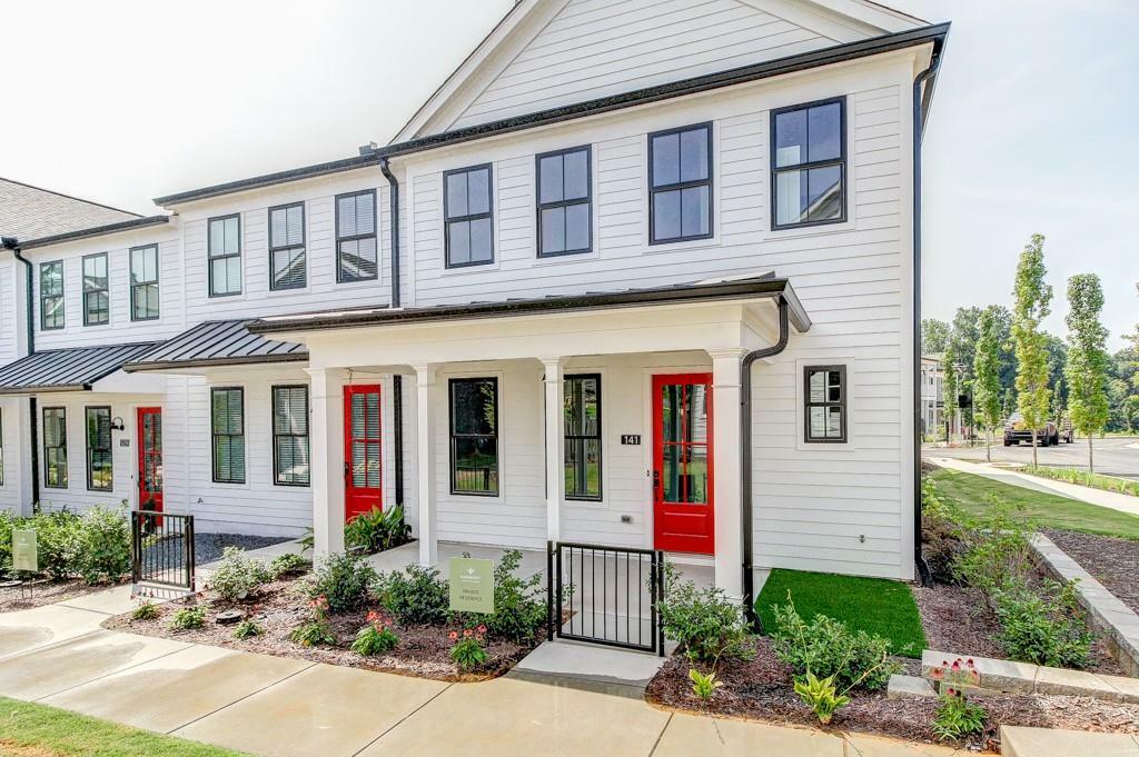 Property Photo: 141 Arnold Poplar Ln GA 30011