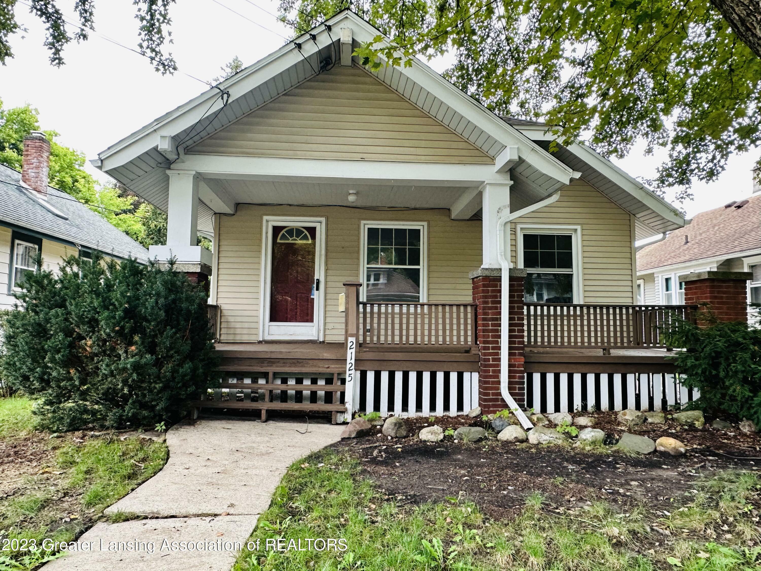 Property Photo:  2125 Forest Avenue  MI 48910 