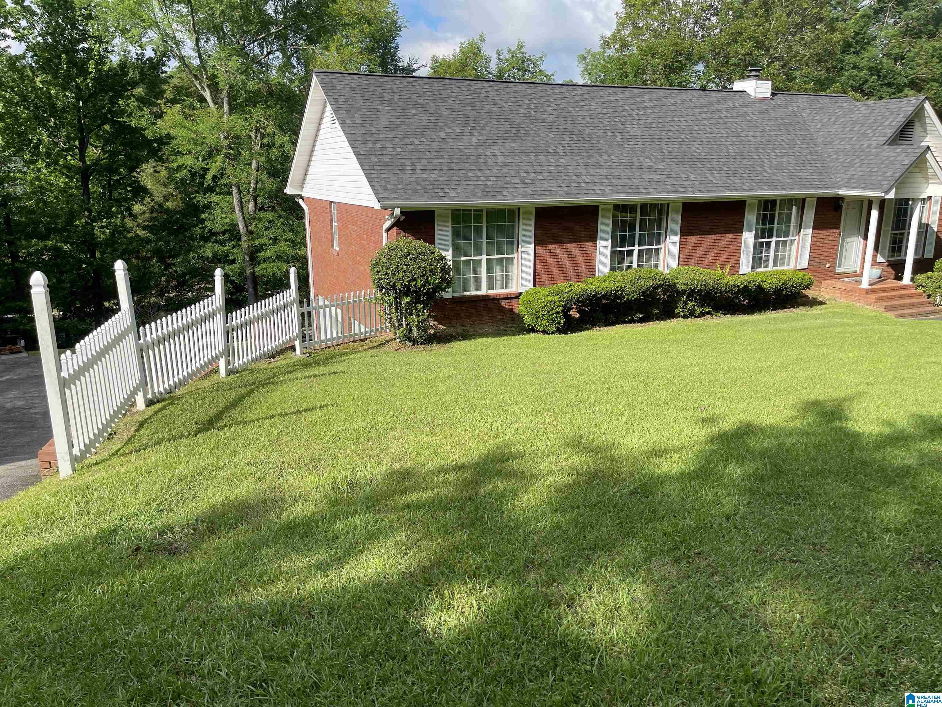 Property Photo: 523 Seminole Trail AL 35128
