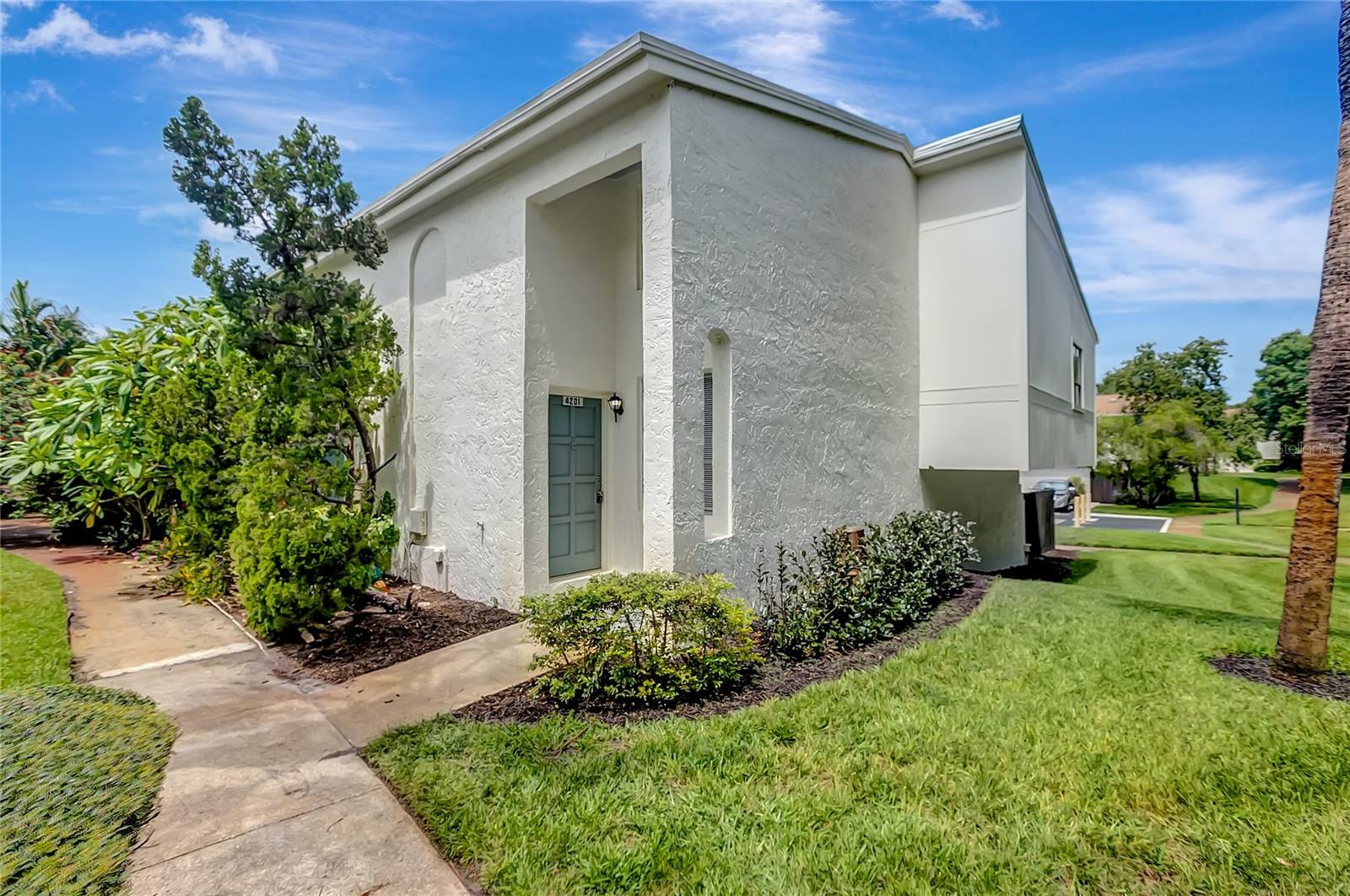 Property Photo: 4201 La Palma Court FL 33611