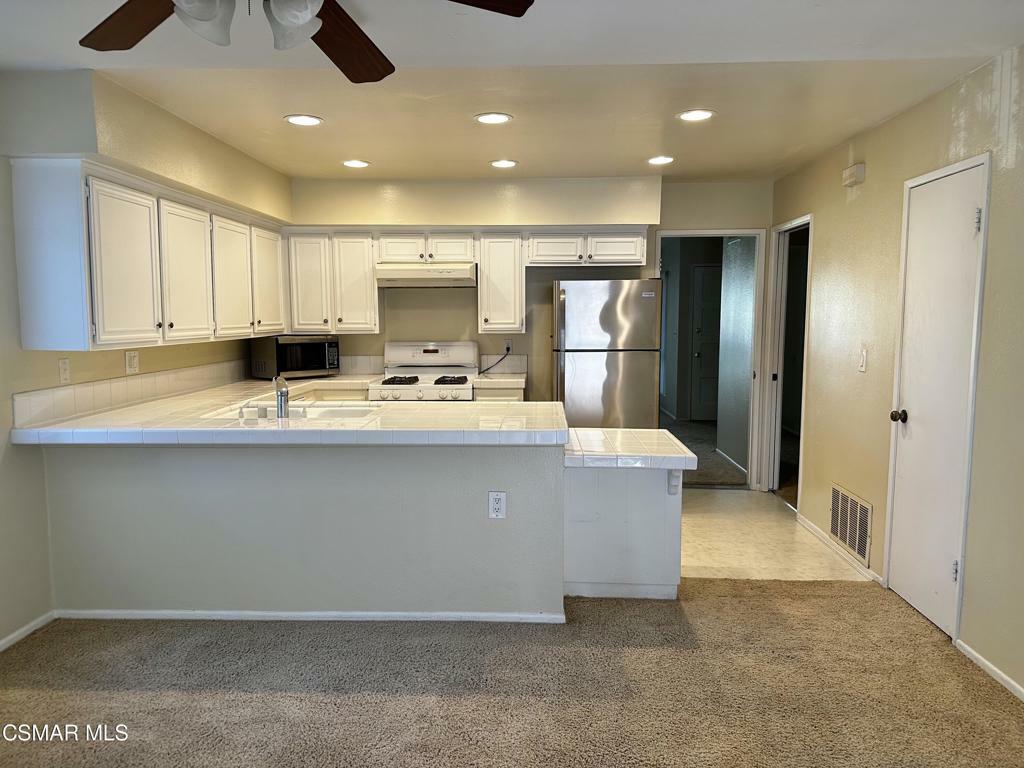 Property Photo:  2866 Lakeridge Lane  CA 91361 