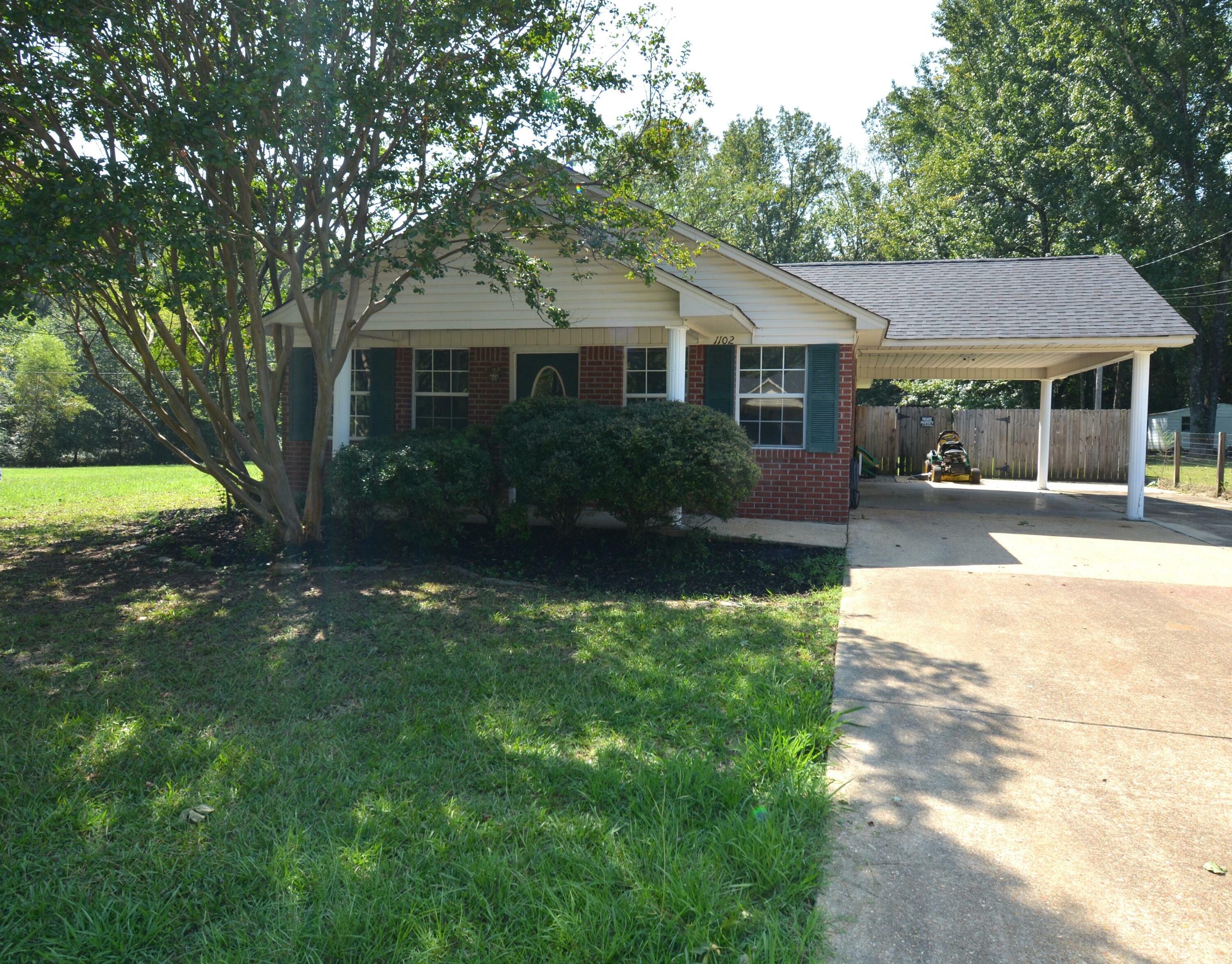 Property Photo:  1102 Rolling Hills Dr.  MS 38652 