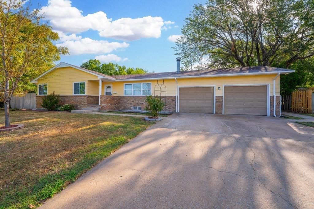 Property Photo:  311 N Cherry St  KS 67152 