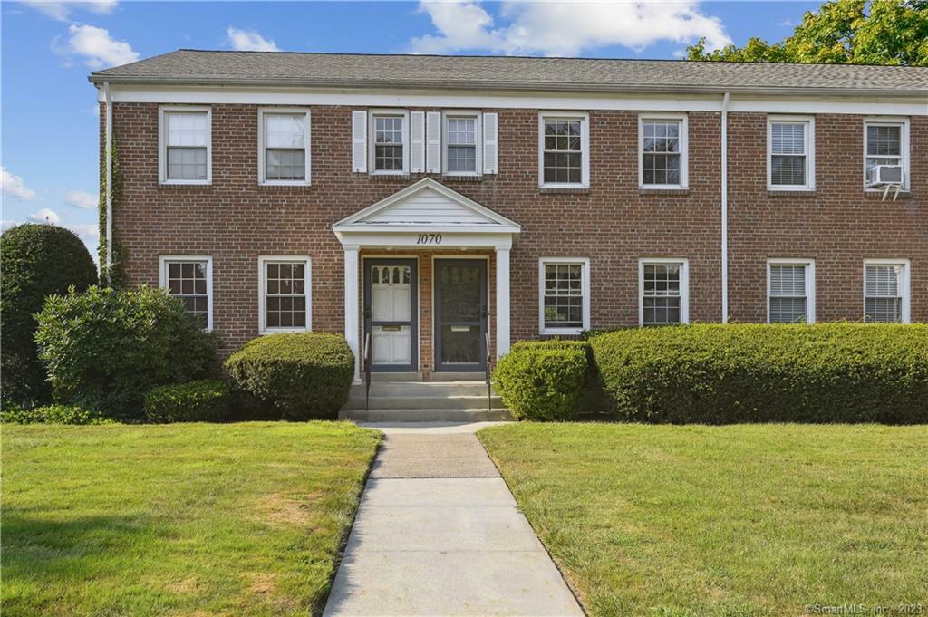 Property Photo:  1070 Farmington Avenue 1070  CT 06107 
