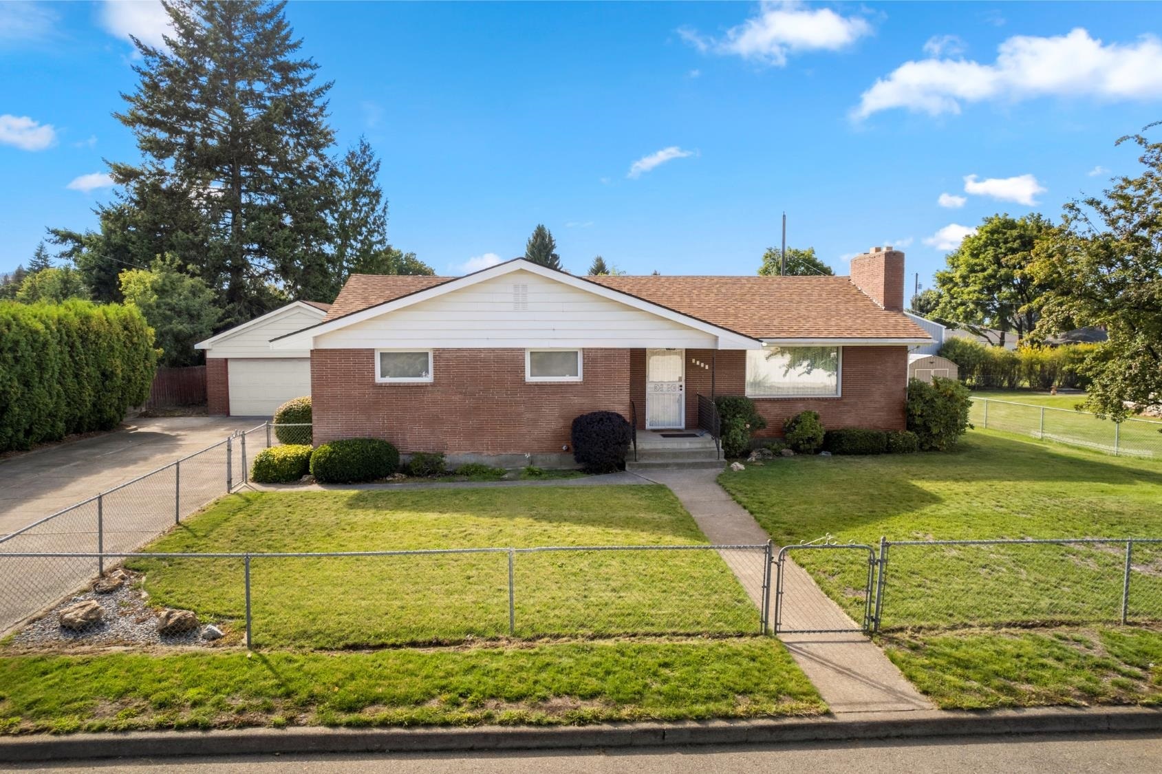 Property Photo: 1320 S Fox Rd WA 99206-5474
