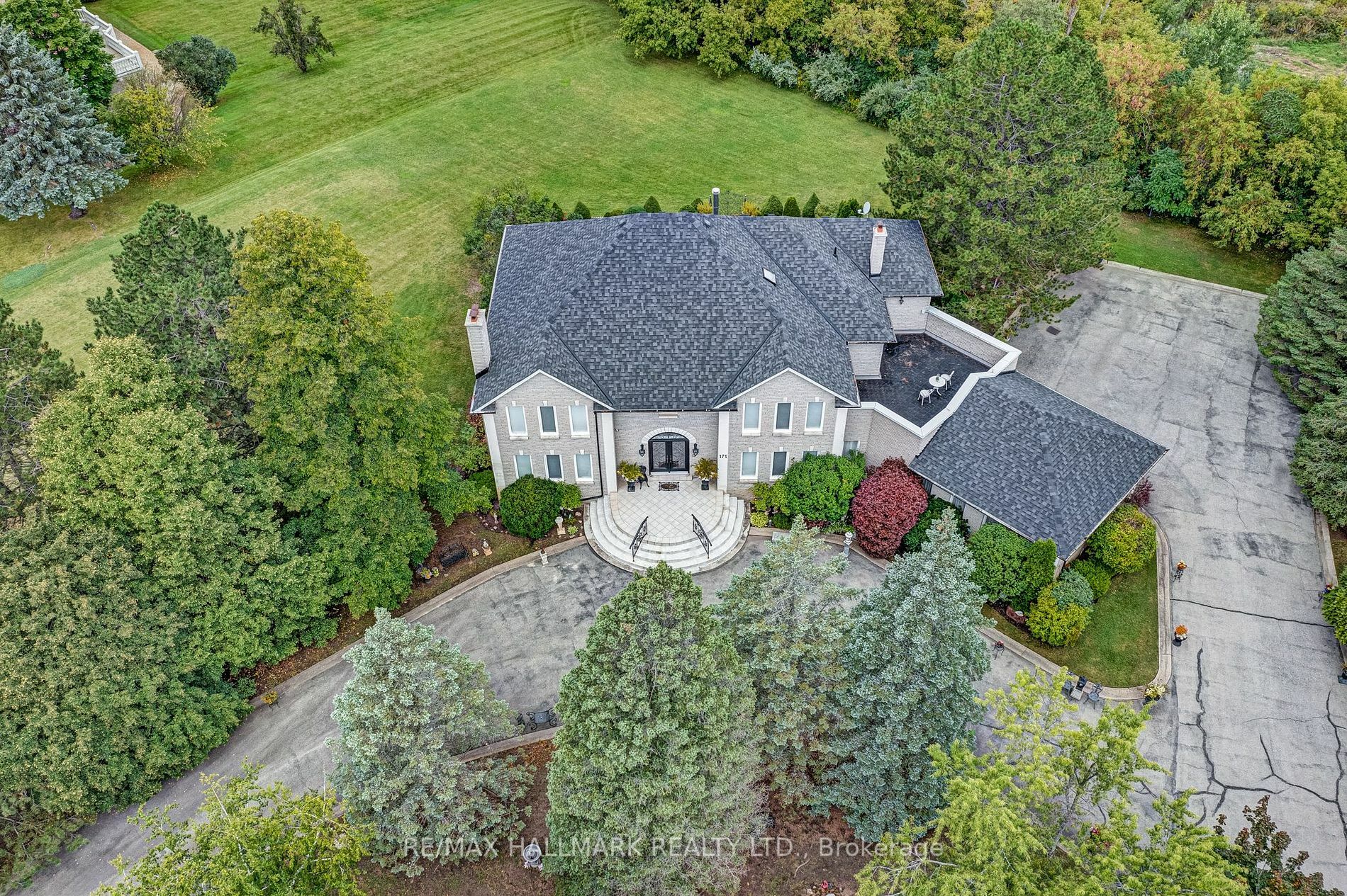 Property Photo: 171 Millwood Pkwy ON L4H4X5