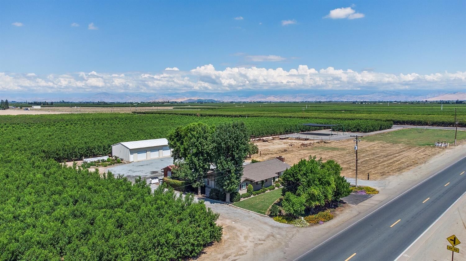Property Photo:  5512 Avenue 384  CA 93618 
