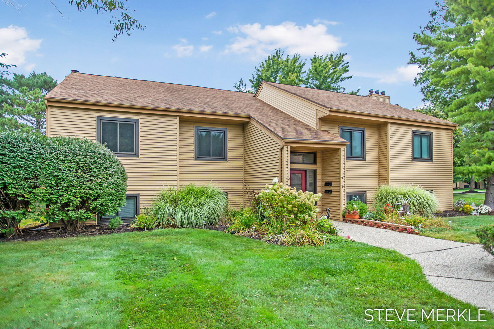 Property Photo: 300 Farington Boulevard MI 49423