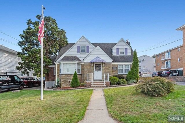 Property Photo:  141 Arnot Street  NJ 07644 