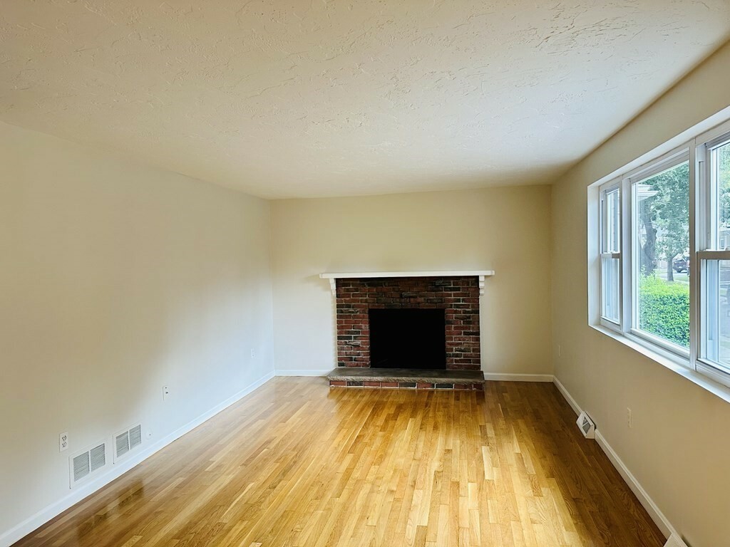 Property Photo:  26 Prescott Street 1  MA 02472 