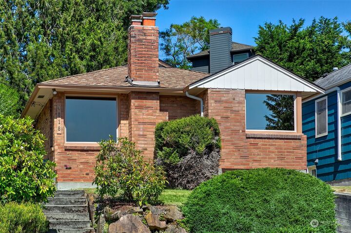 Property Photo:  4818 University View Place NE  WA 98105 