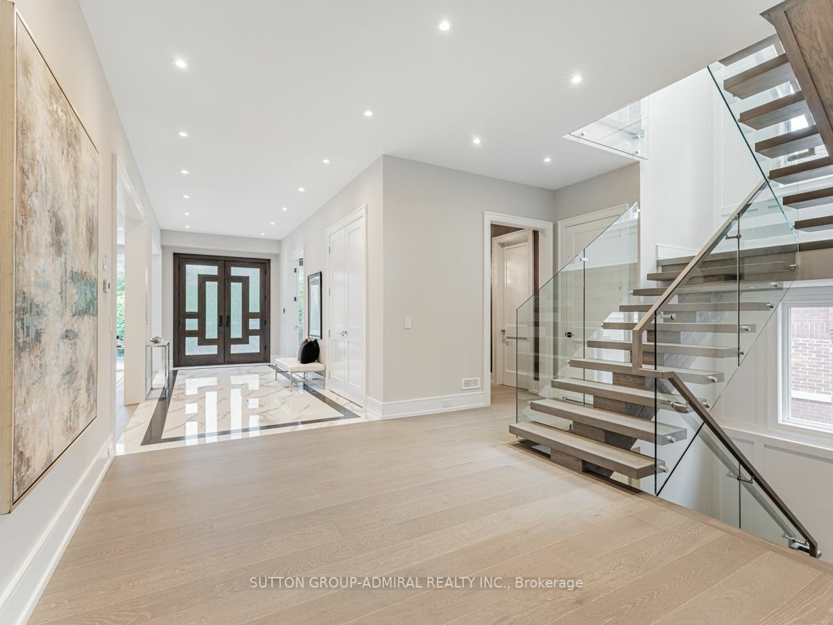 Property Photo: 5 Brooke Ave ON M5M2J5