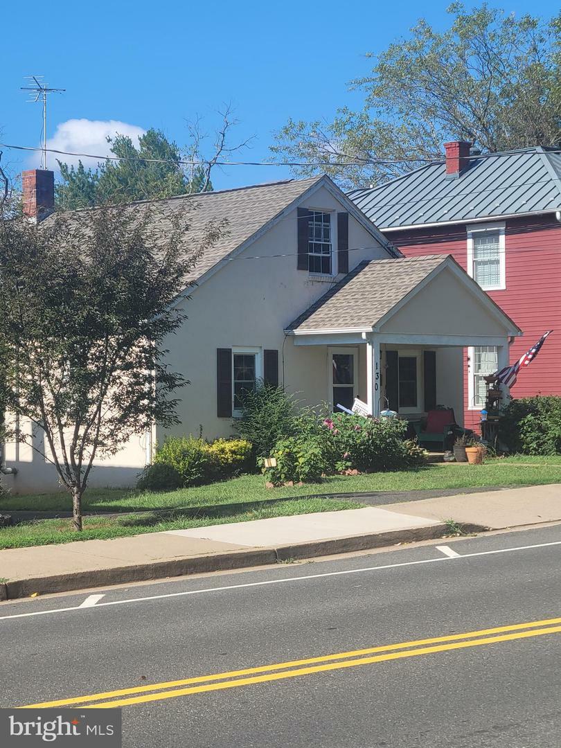 Property Photo: 132 Waterloo Street VA 20186