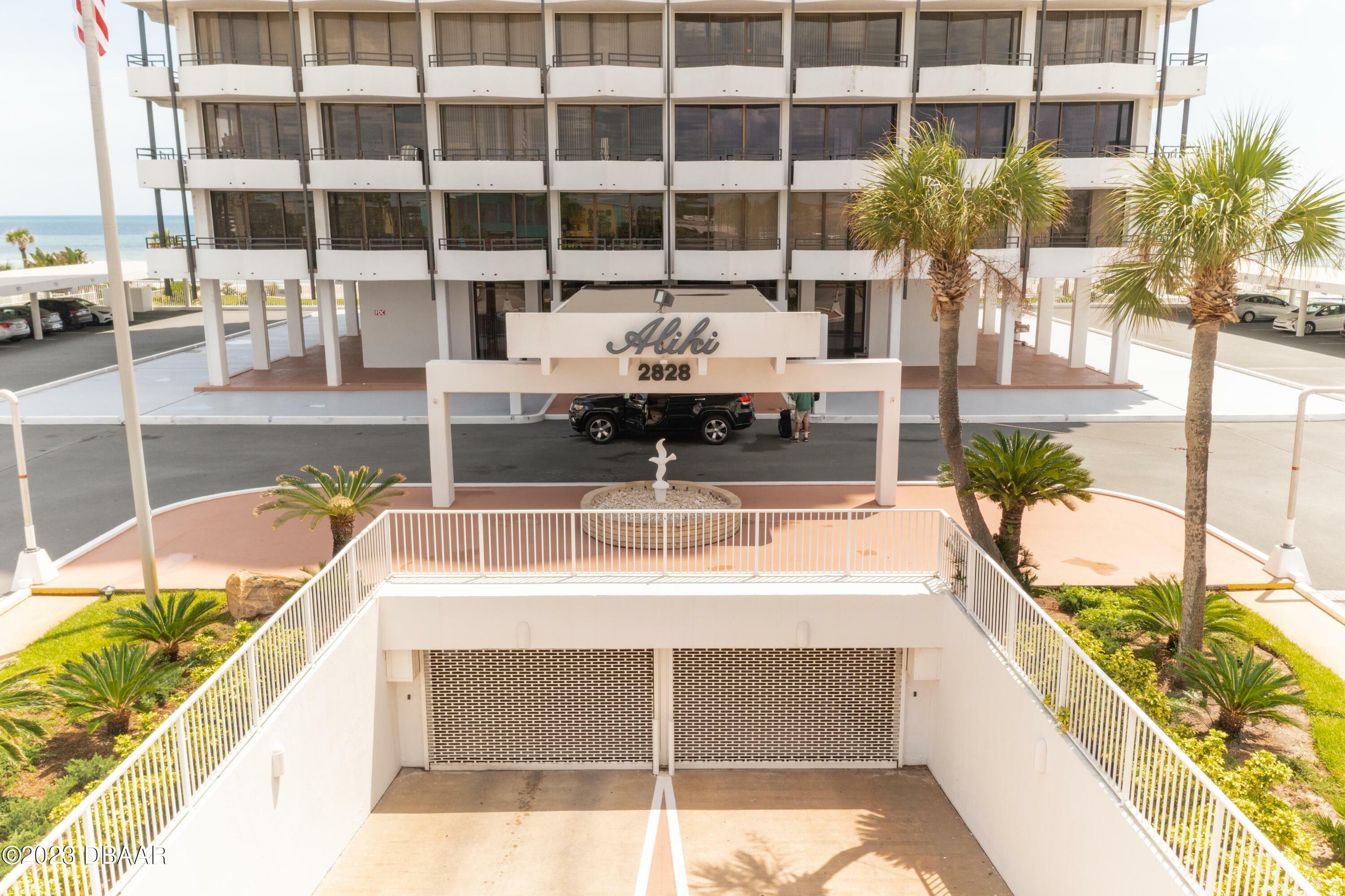 Property Photo: 2828 N Atlantic Avenue FL 32118