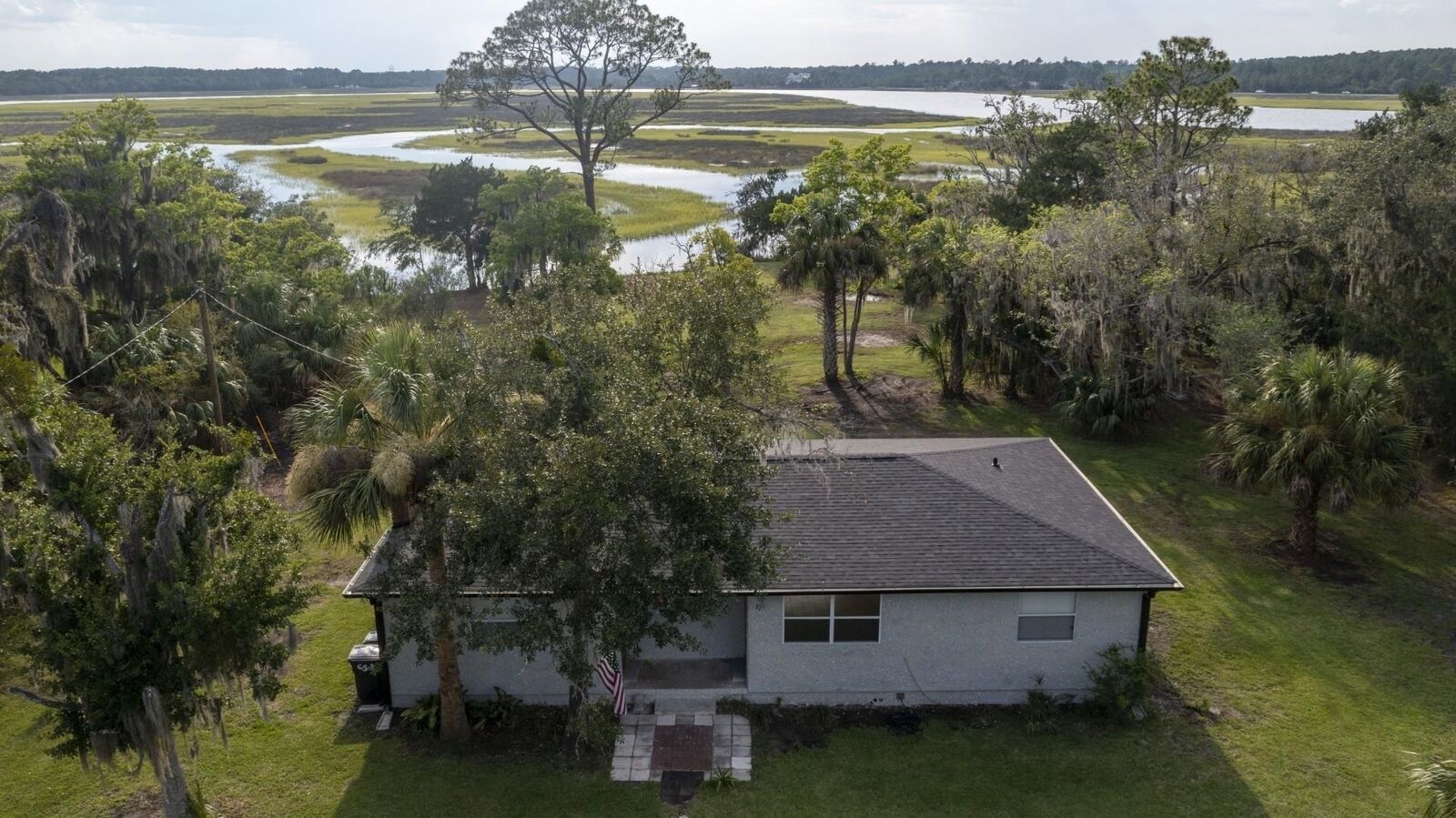 Property Photo:  107 Henry Avenue  GA 31558 