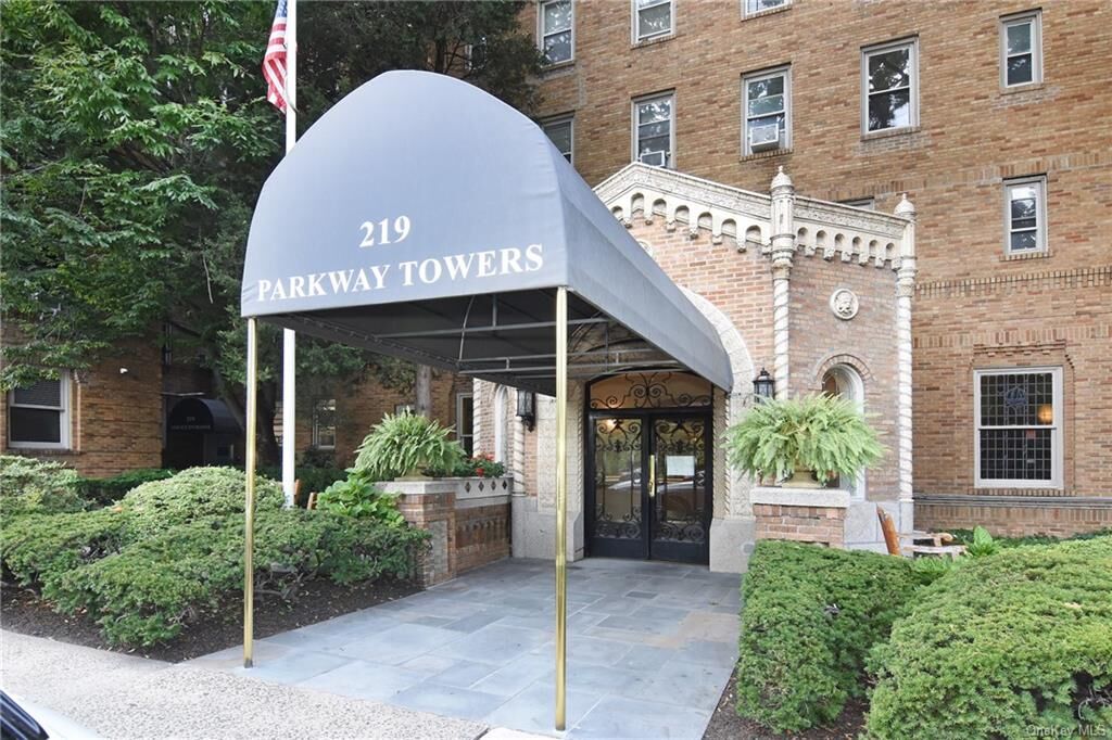 Property Photo: 219 Bronx River Road 4D NY 10704