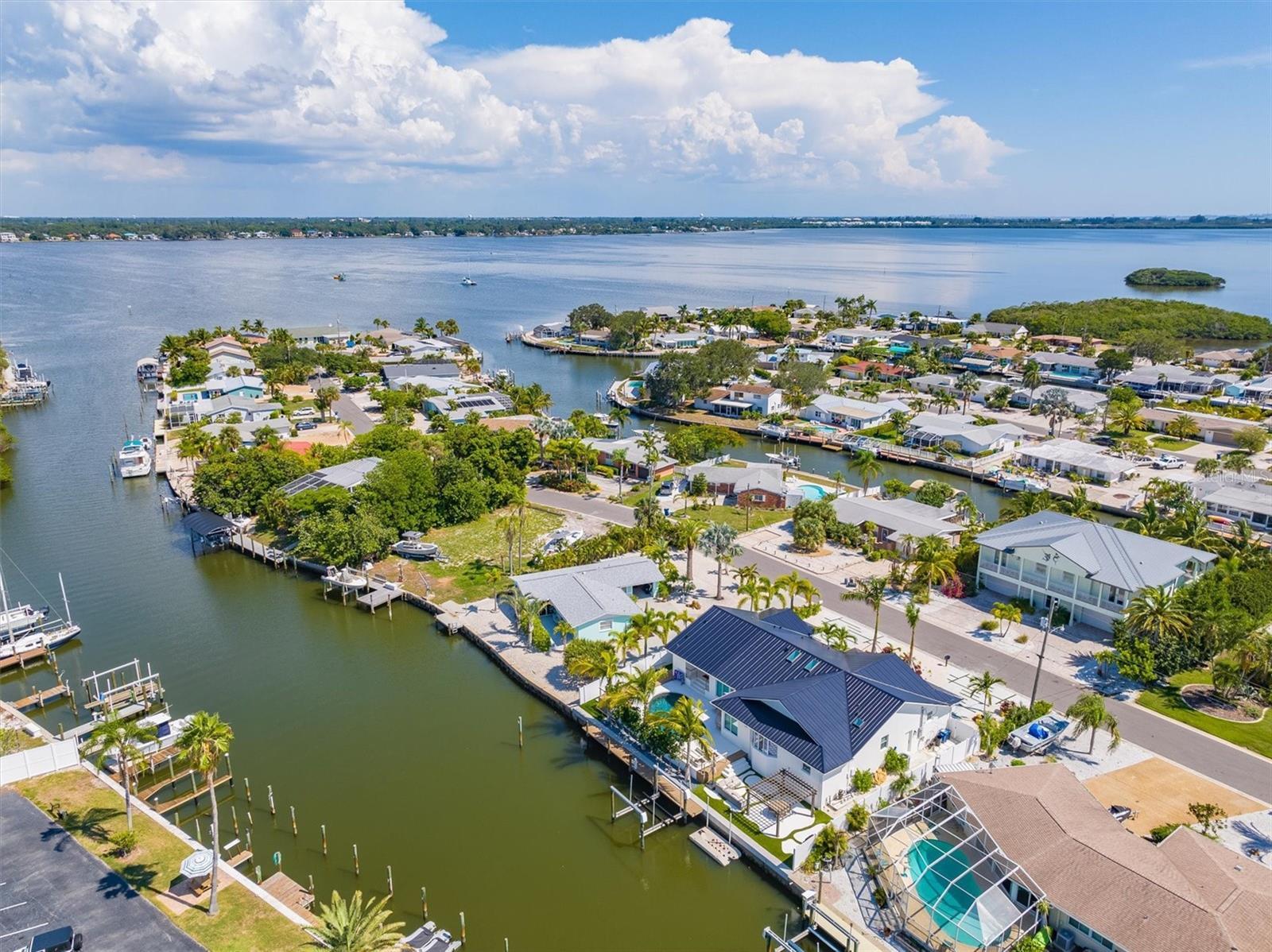 Property Photo: 10204 Sandpiper Road E FL 34209