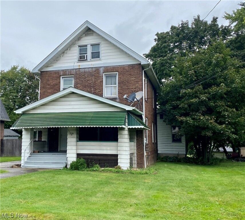 Property Photo:  1926 S Heights Avenue  OH 44502 