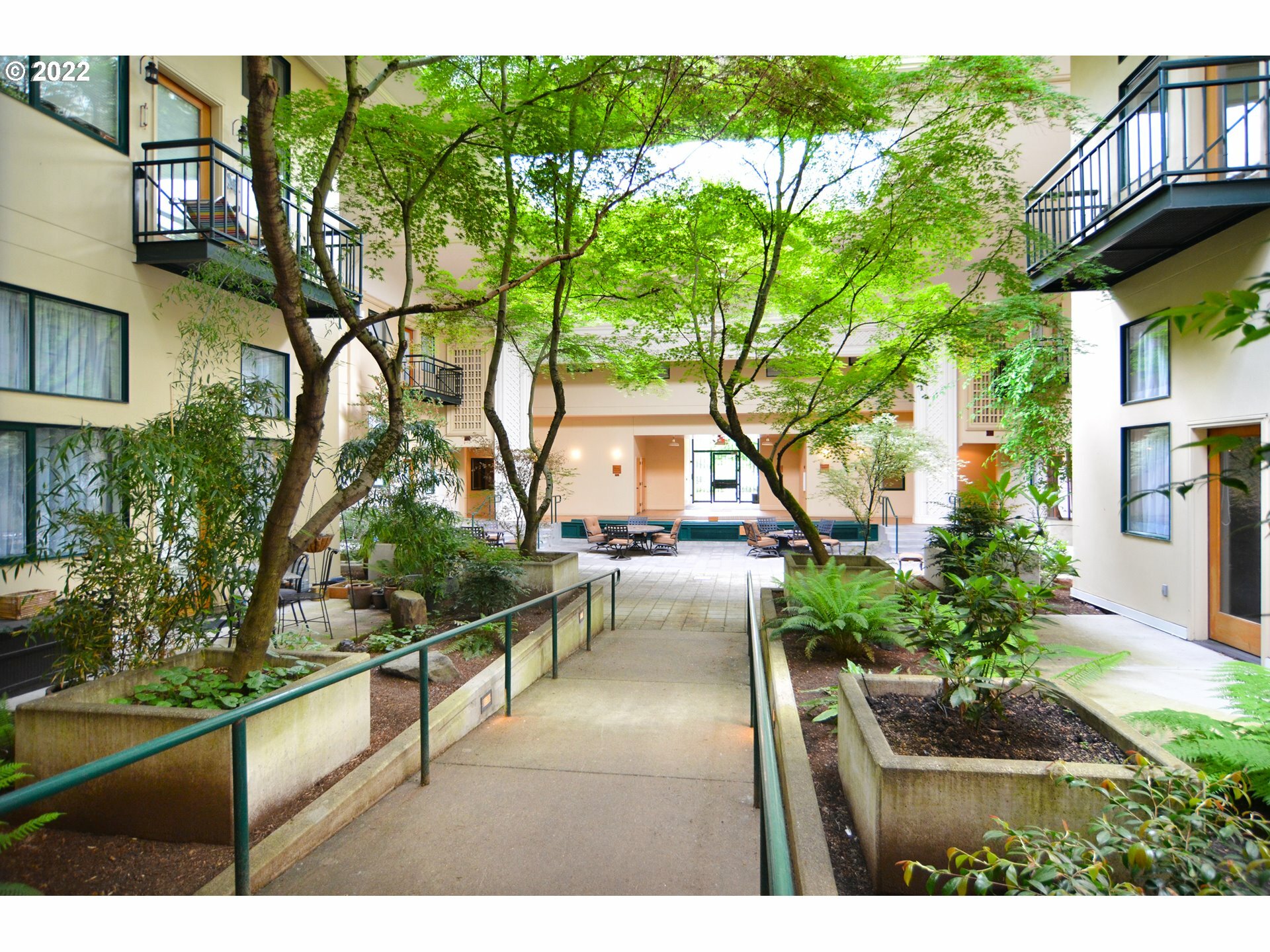 Property Photo: 650 W 12th Ave 211 OR 97402