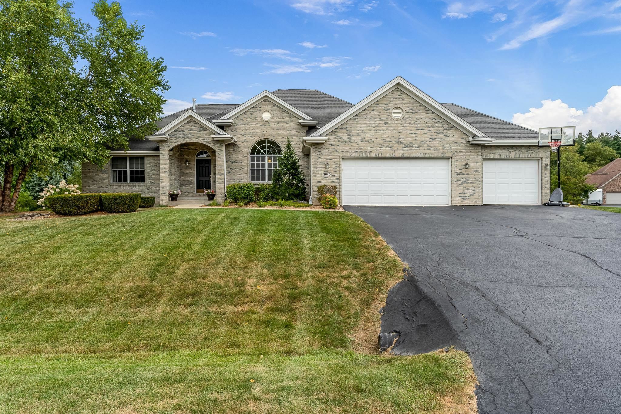 Property Photo:  3620 Cobblestone Lane  IL 61008 