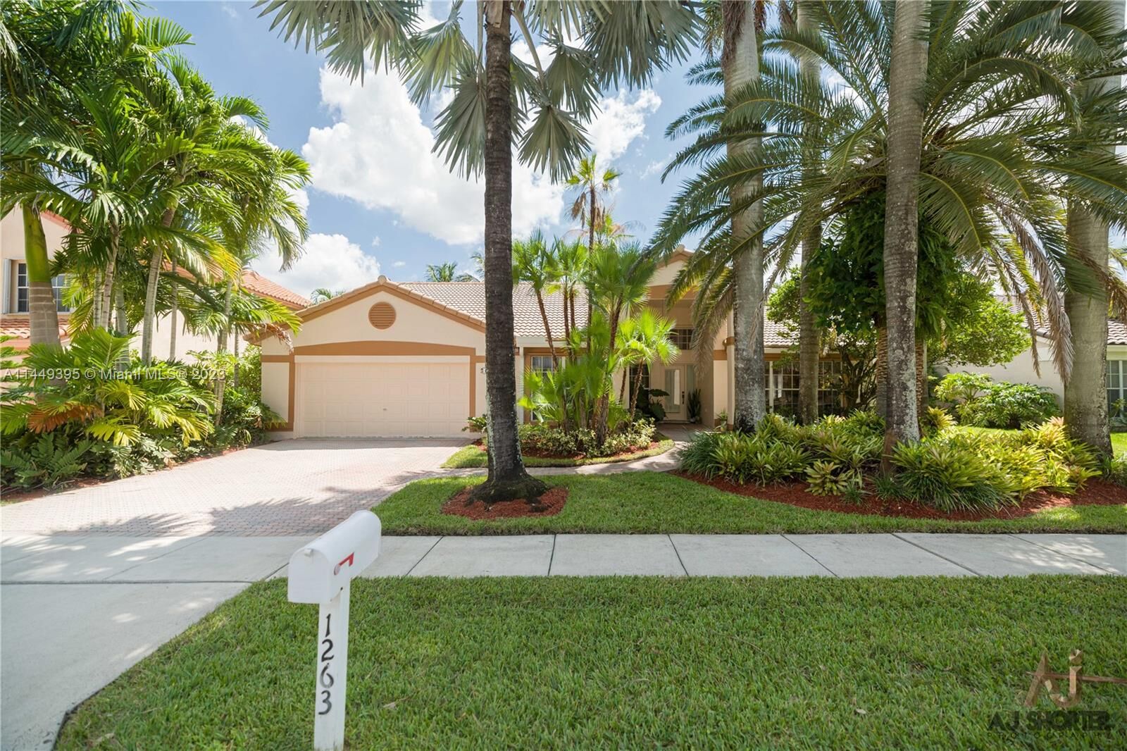 Property Photo: 1263 NW 195th Ave FL 33029