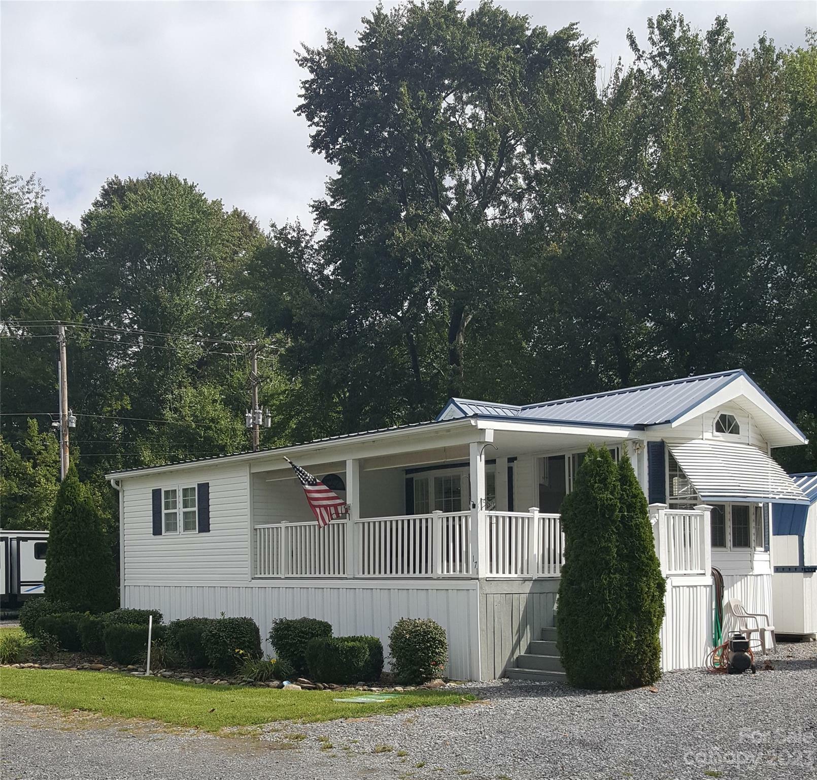 Property Photo: 171 Pike Point Point NC 28785