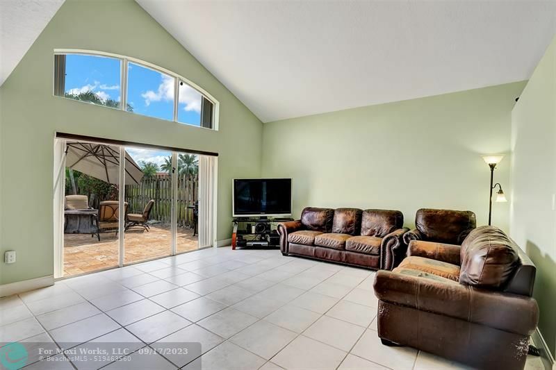 2489 NW 191st Ave  Pembroke Pines FL 33029 photo