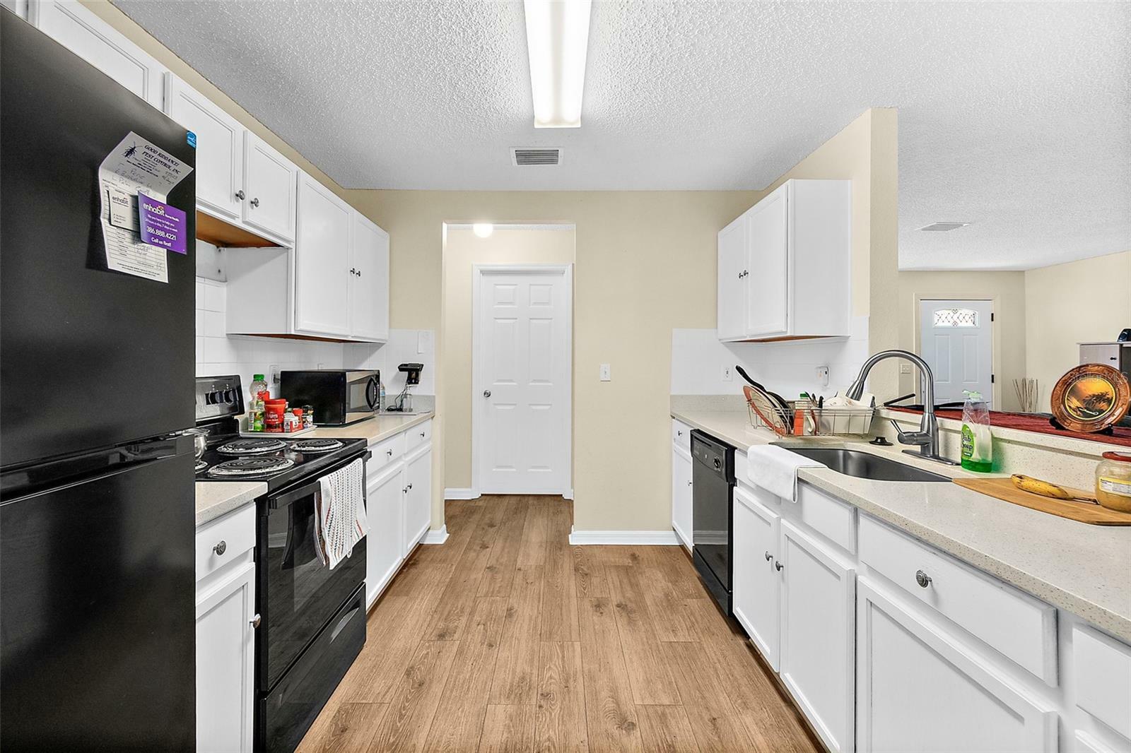 Property Photo: 6 Birchshire Lane FL 32137