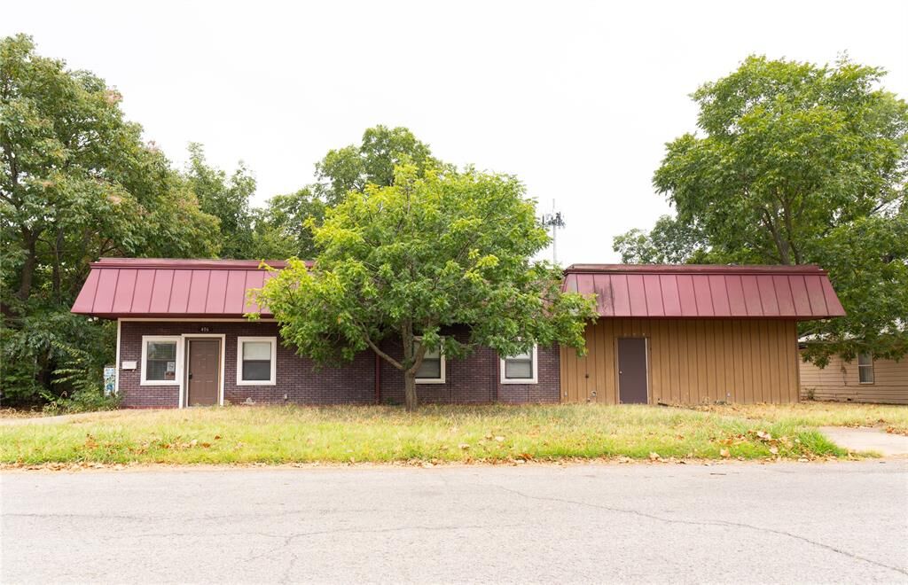 Property Photo: 406 W Morgan Street TX 75020