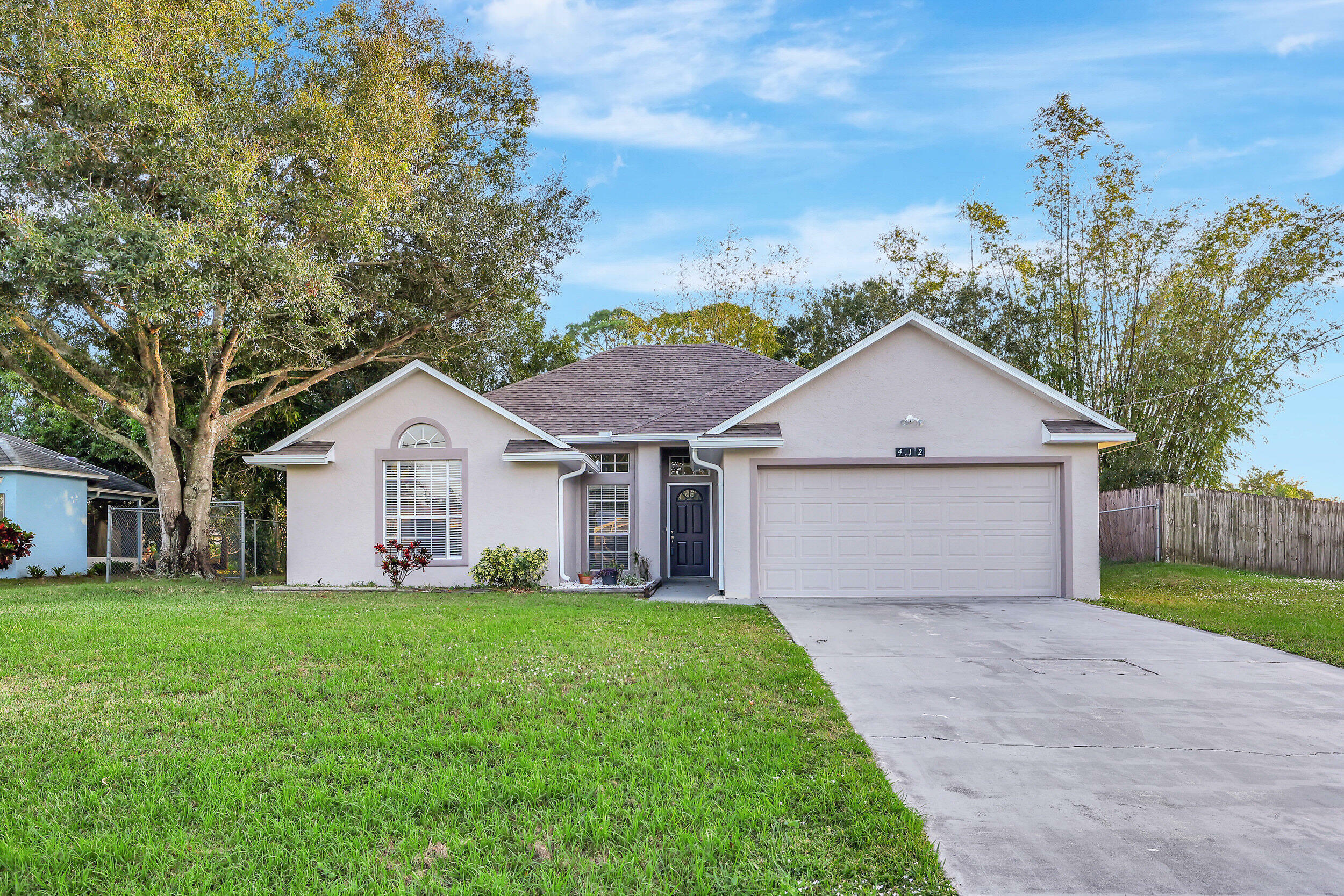 Property Photo: 412 SE Evans Avenue FL 34984
