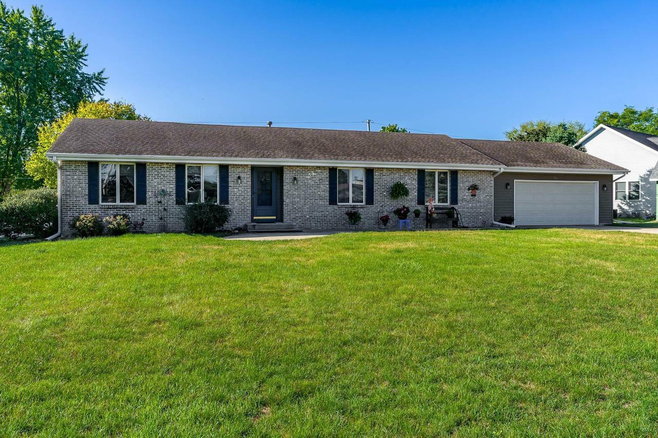 Property Photo:  720 East Lilac Road  WI 53511 