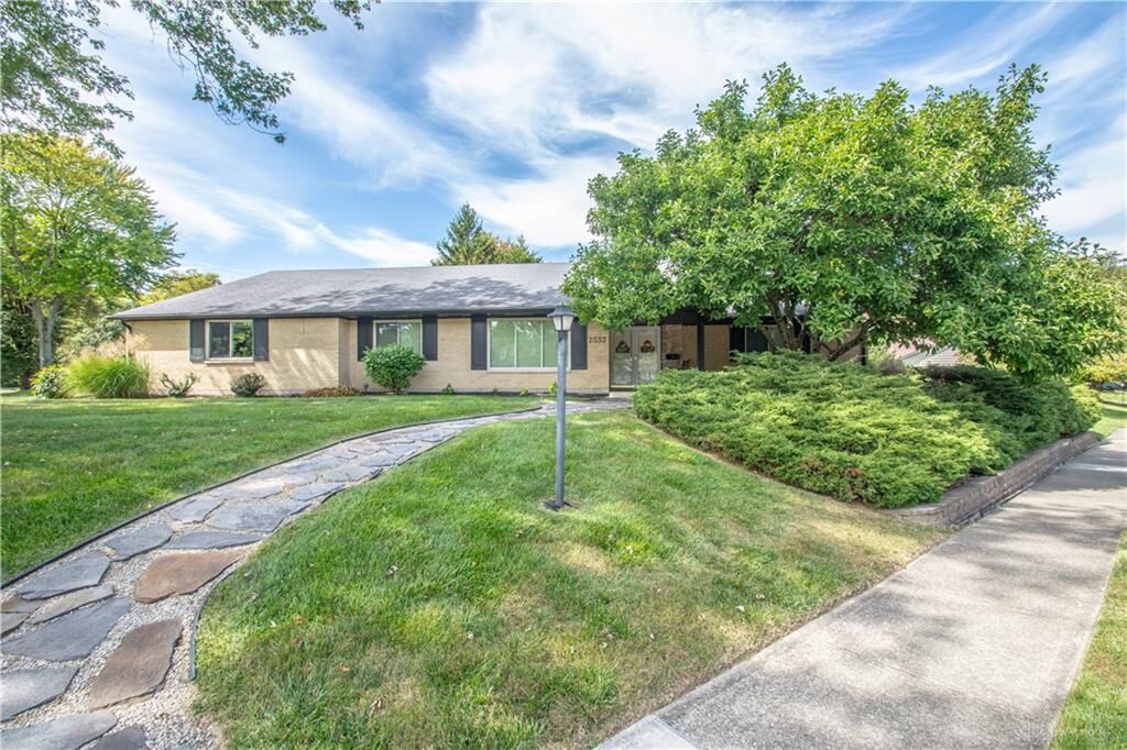Property Photo: 2333 Pondview Drive OH 45440