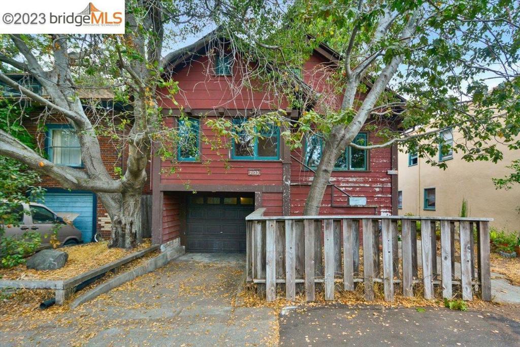 Property Photo:  2133 Essex St  CA 94705 