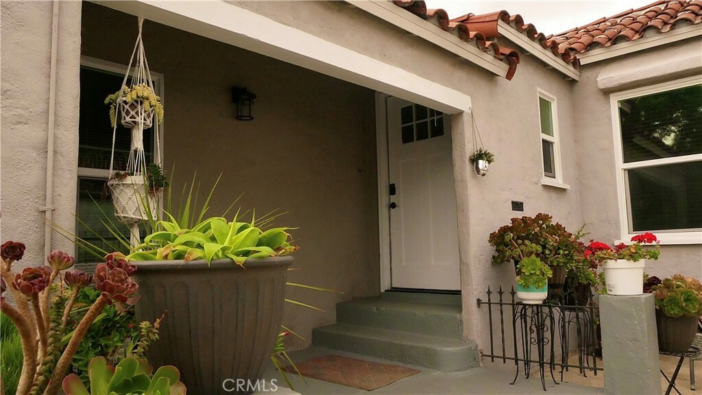 Property Photo:  517 W 110th Street  CA 90044 