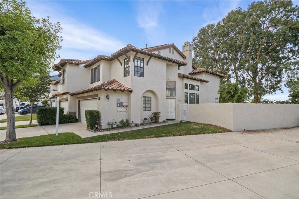 Property Photo: 1526 San Rafael Place CA 92882