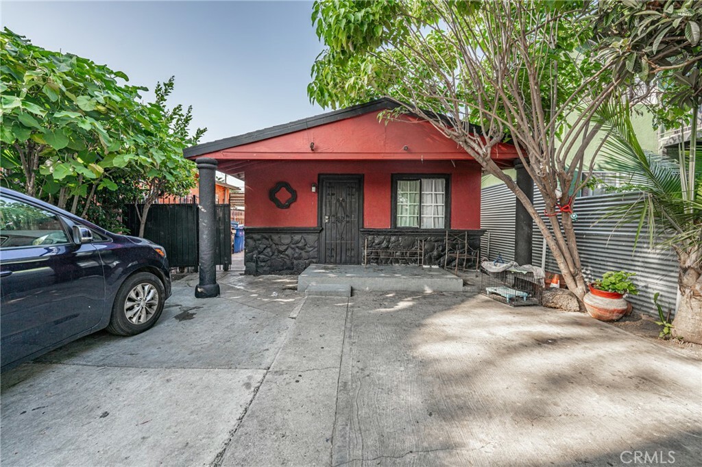 Property Photo:  747 E 112th Street  CA 90059 