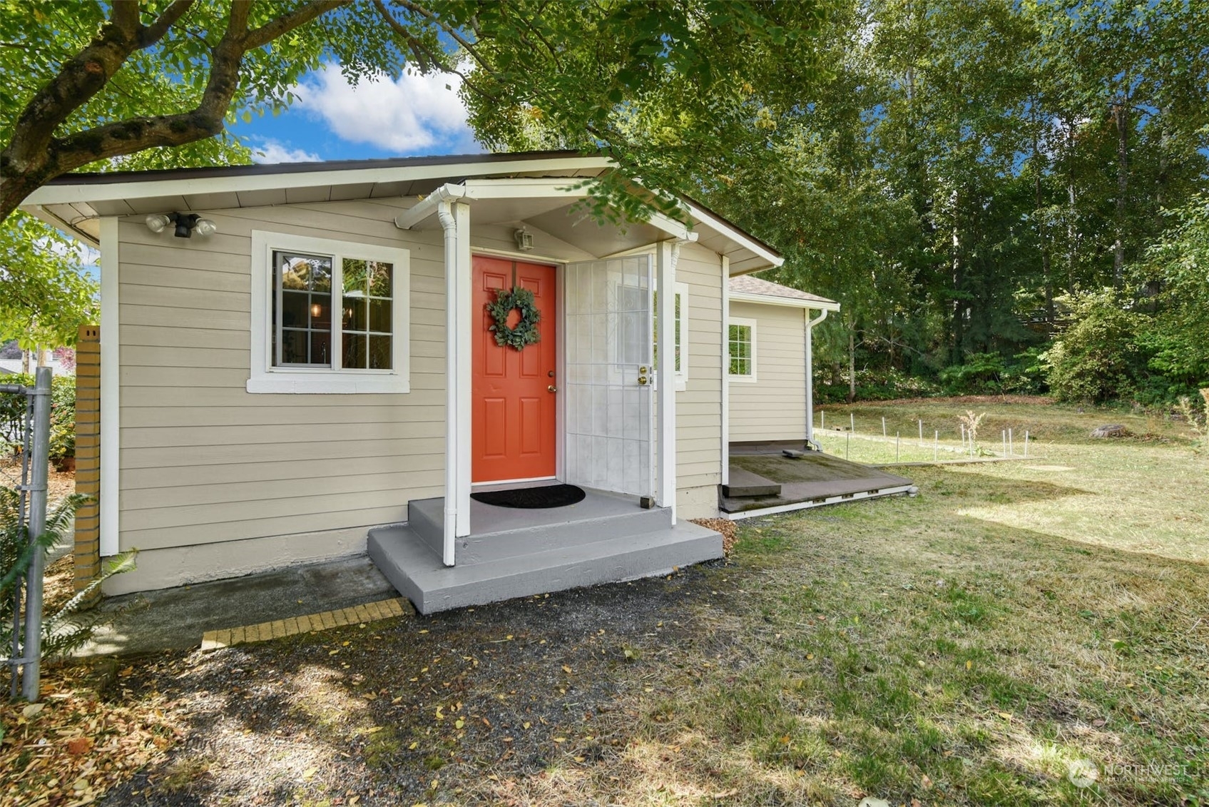 Property Photo:  469 Maple Avenue SW  WA 98057 