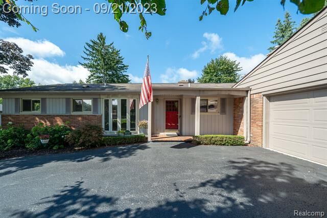 Property Photo: 6832 Woodbank Drive MI 48301