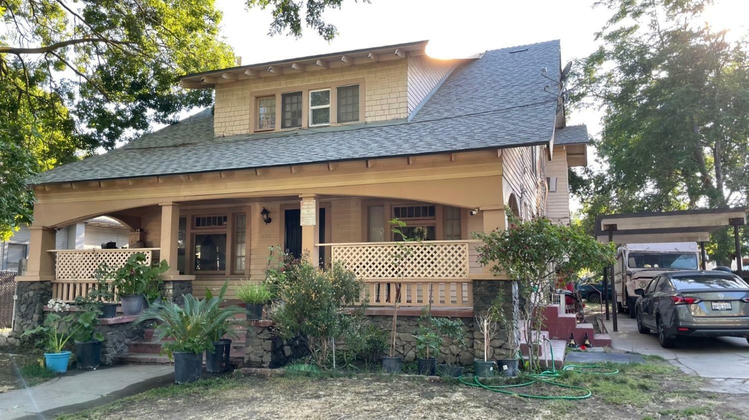 Property Photo:  353 N College Avenue  CA 93701 