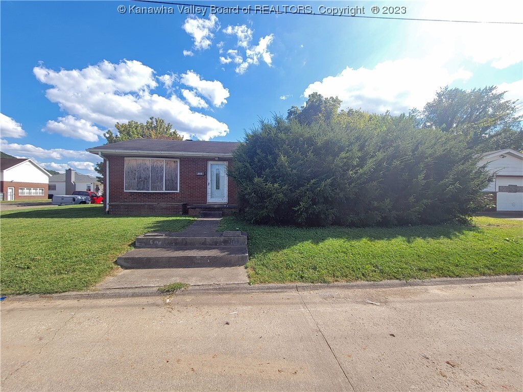 Property Photo: 502 Washington Avenue WV 25143